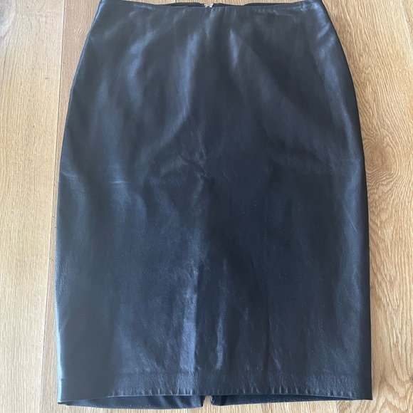 DANIER Genuine Leather Skirt - Picture 2 of 4